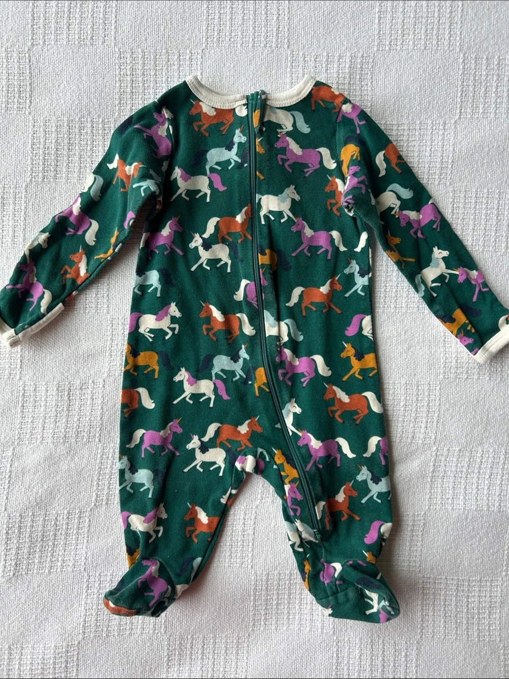 5 long sleeve footed onesies size 0-3